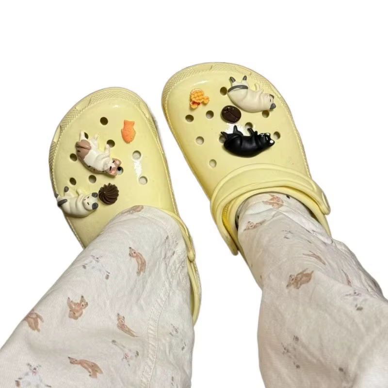 Lot de Breloques pour Chaussures Motif Chats de Dessin Animé Mignons - Accessoires de Créateur Polyvalents pour Sandales