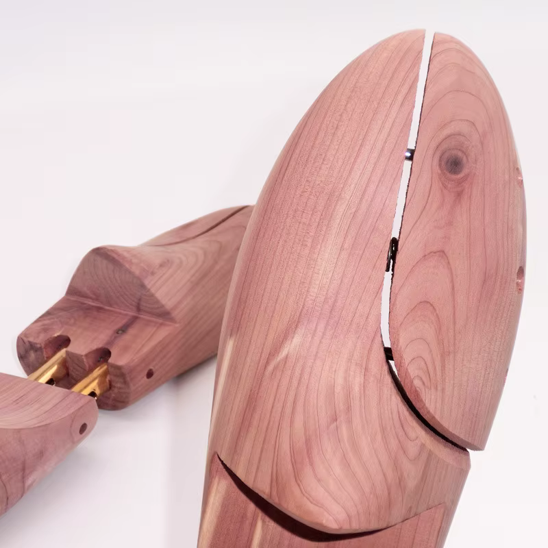 Supports de chaussures en bois