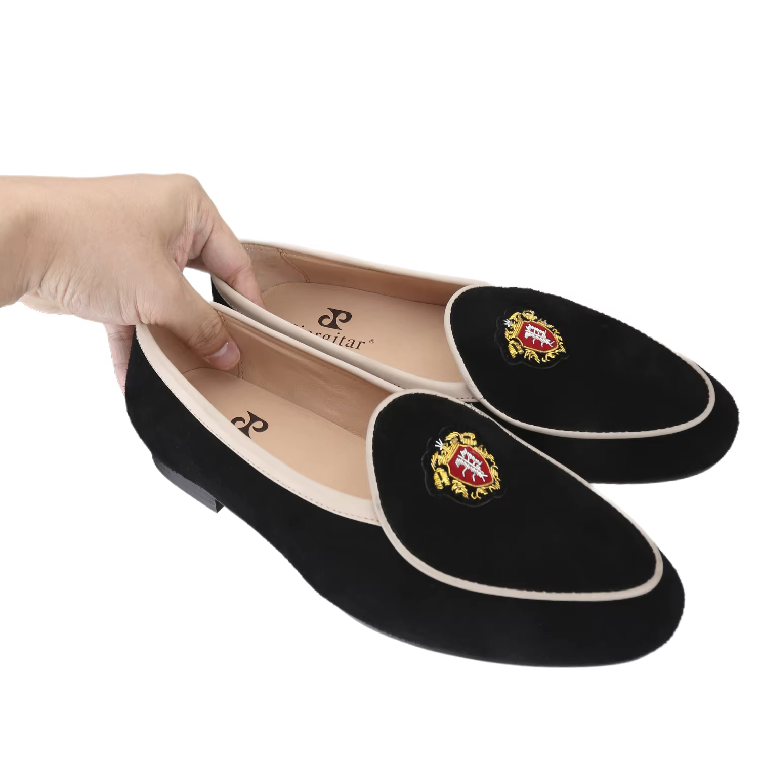 Chaussures de smoking Piergitar style classique en daim noir à enfiler avec badge en soie indienne fait main