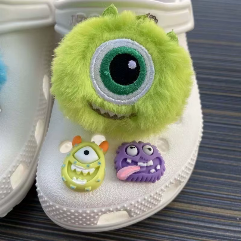 Ensemble de breloques de chaussures de dessin animé Disney Monsters University
