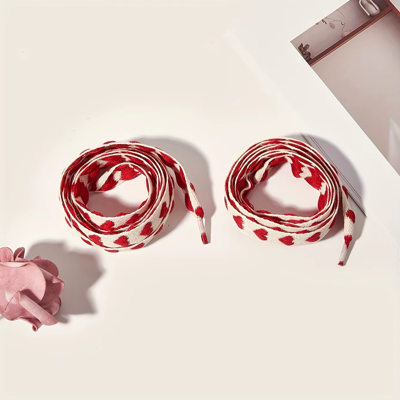 Paire de lacets lumineux plats en forme de cœur rouge à la mode