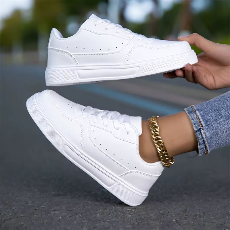 Baskets minimalistes blanches pour hommes et femmes