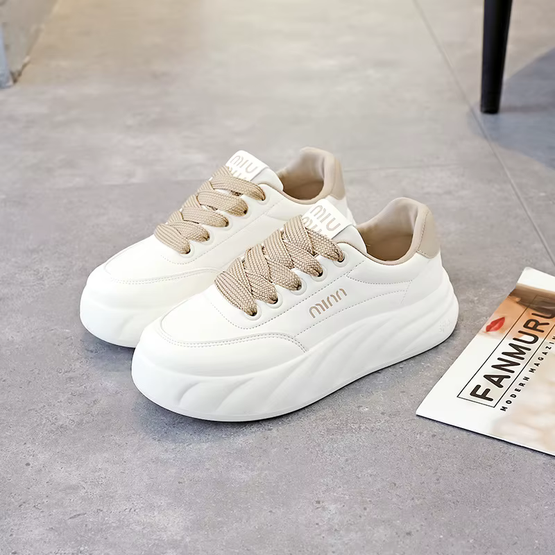 Chaussures blanches à semelle épaisse pour femmes