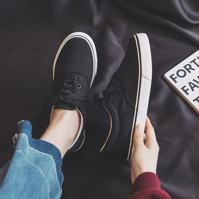 Baskets basses polyvalentes en toile noire pour femmes