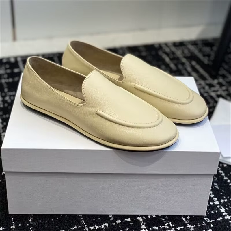 Les nouvelles chaussures Lefu sont fabriquées en cuir souple et présentent une silhouette ajustée avec une doublure