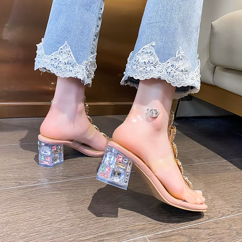 Sandales en plastique à talons bloc