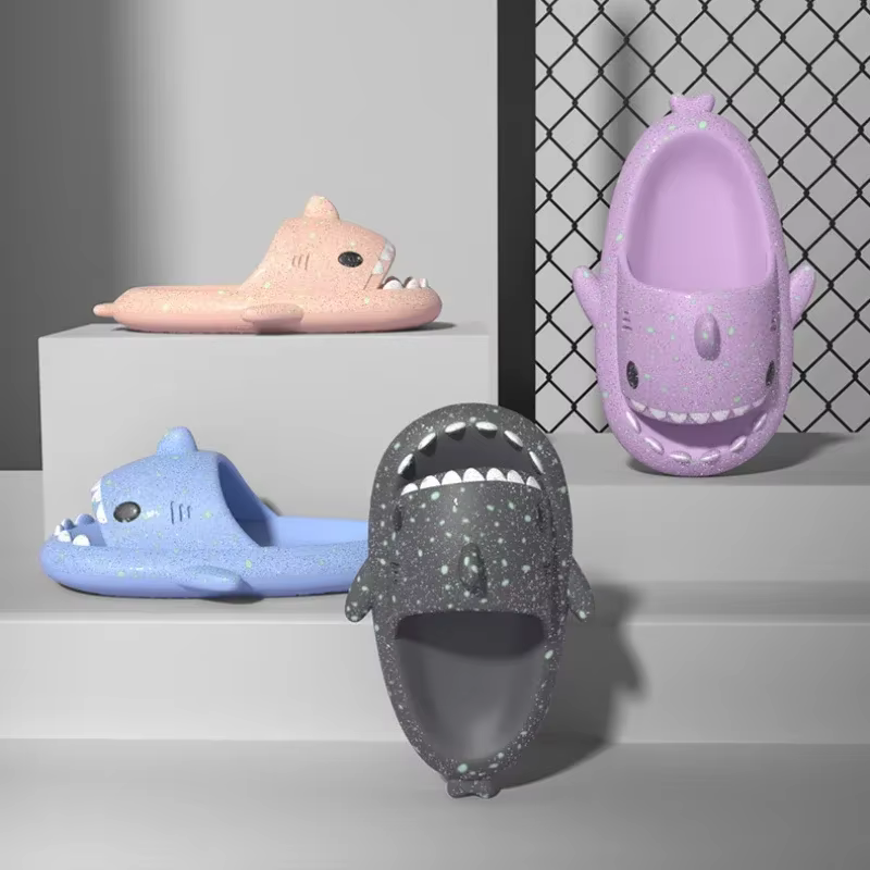 Pantoufles requin maison