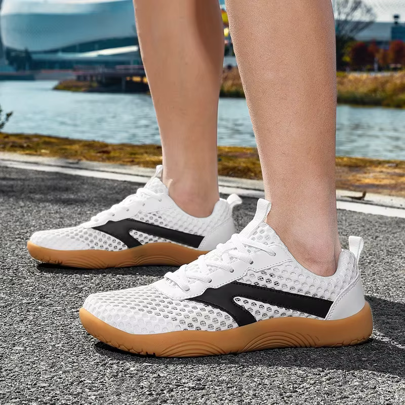 Chaussures d'été en maille à bout large pour hommes