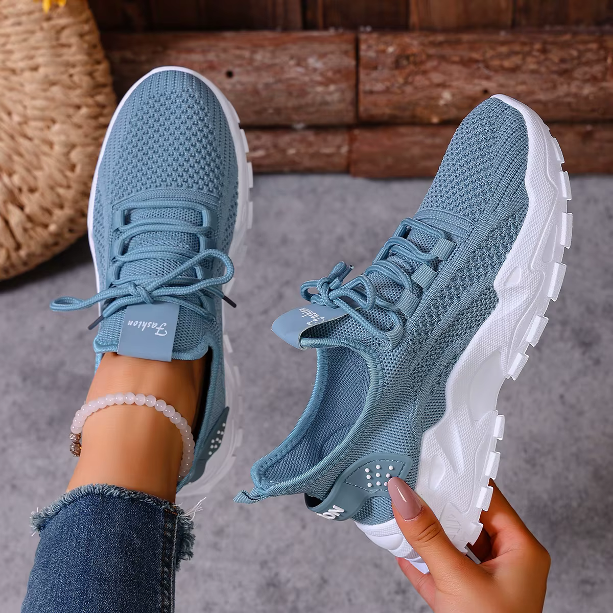 Nouvelles chaussures de sport en tricot respirantes pour femmes, mode printemps-automne 2026, chaussures décontractées polyvalentes et élégantes.