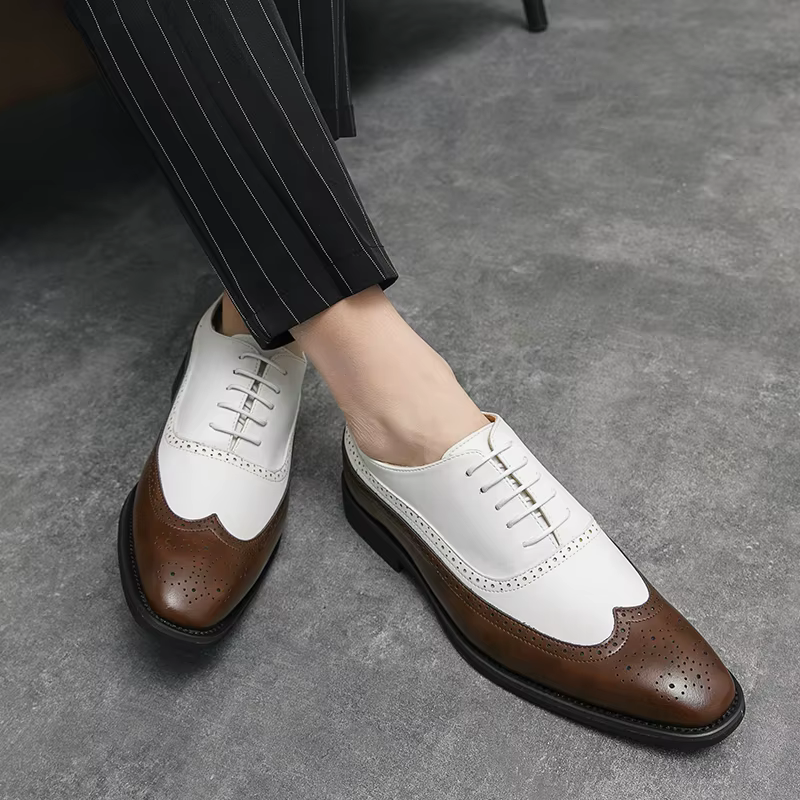 Chaussures habillées avec détail de pointe d'aile pour hommes