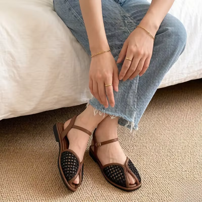 Sandales tressées fermées pour femmes – Chaussures plates élégantes avec bride de cheville – Mules tendance pour l'été et les vacances à la plage