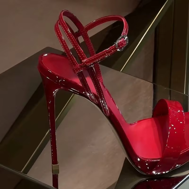 Sandales sexy à talons hauts de style européen pour femmes, nouveau modèle 2026, élégantes et sophistiquées, à bout ouvert et tendance