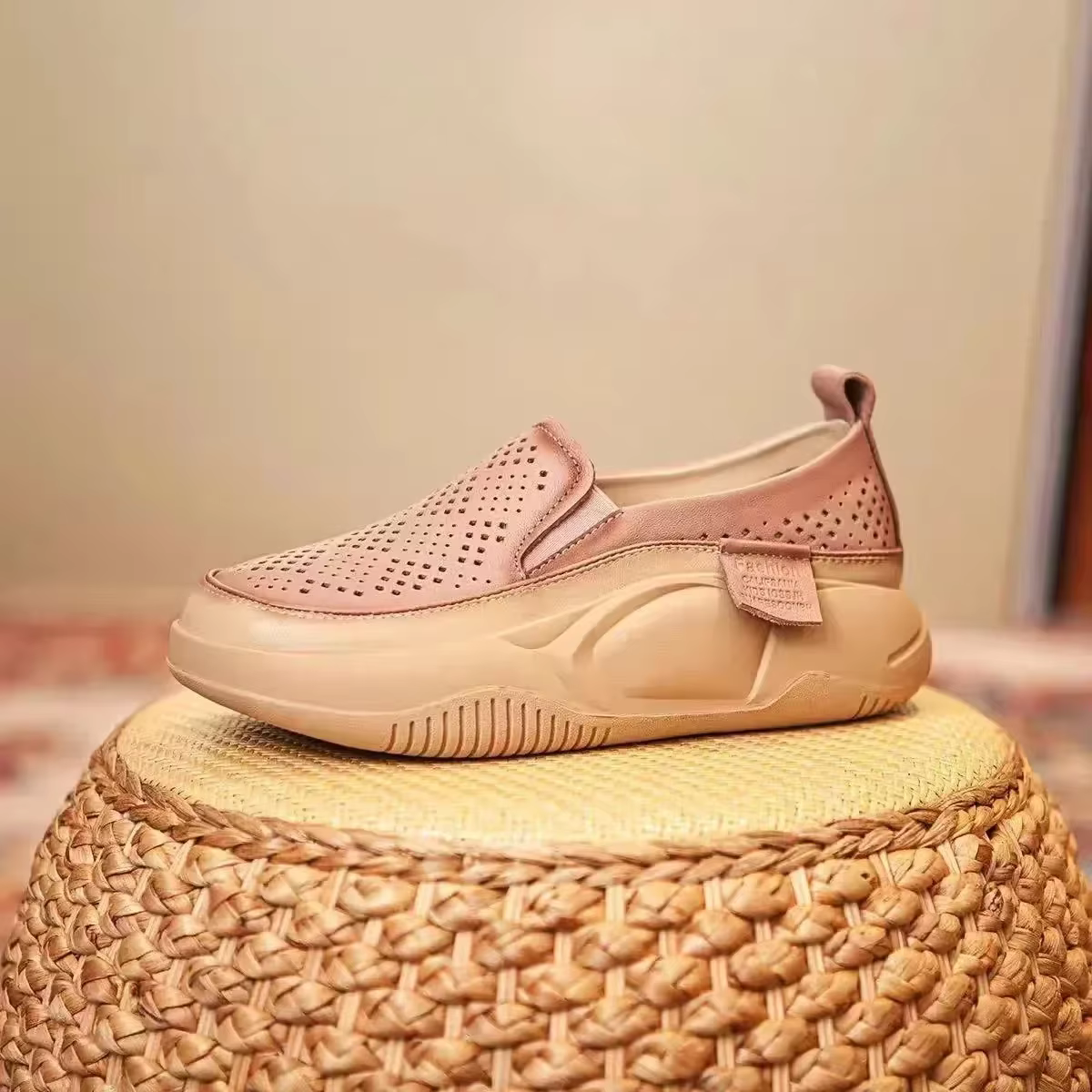 Chaussures Plates à Bout Rond et Semelle Souple pour Femme Sandales de Marche Légères et Confortables