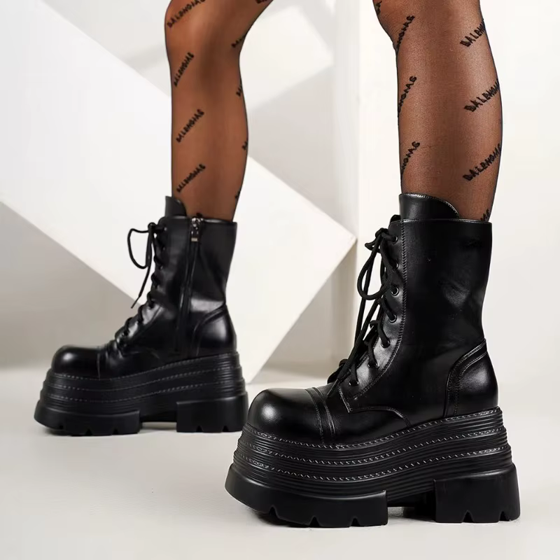 Bottes gothiques mi-mollet pour femmes