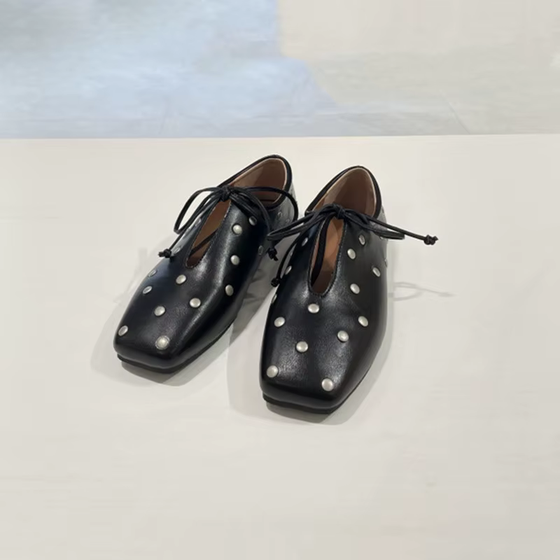 Ballerines en cuir souple à rivets pour femmes