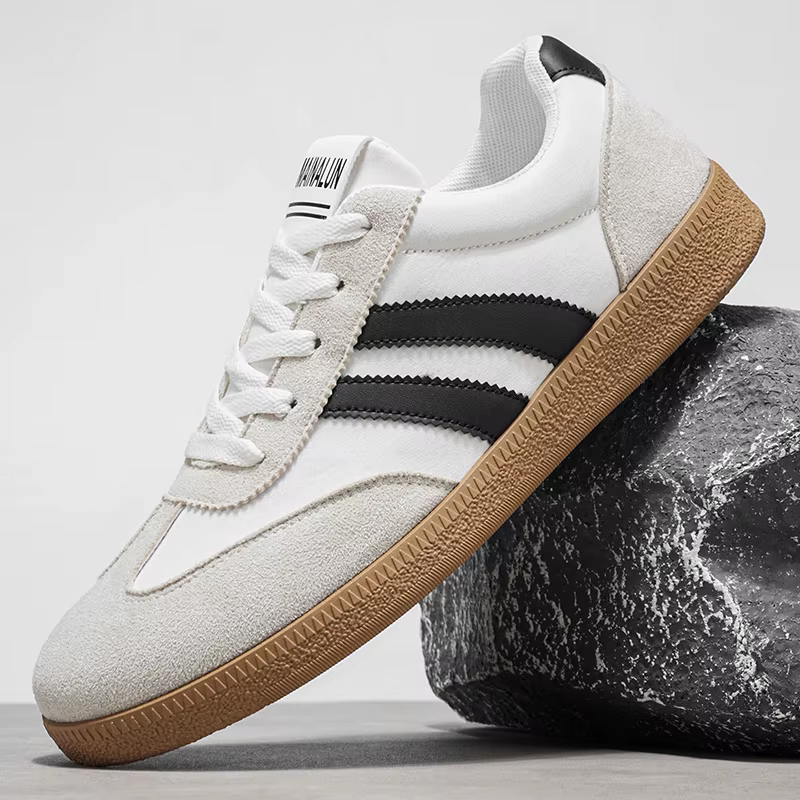 Une paire de chaussures de skateboard