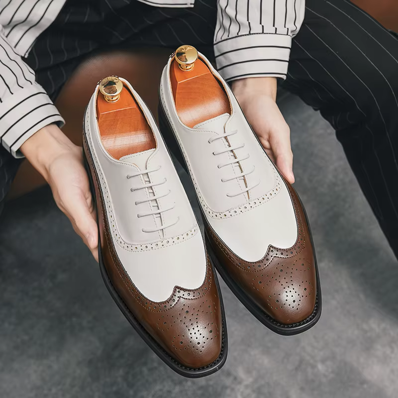 Chaussures habillées avec détail de pointe d'aile pour hommes