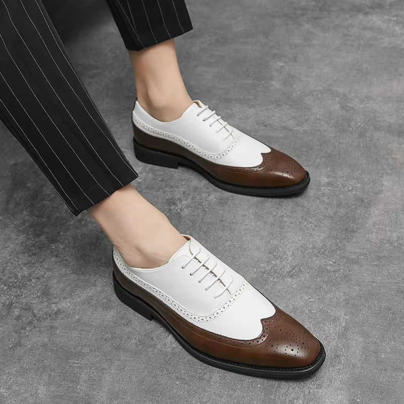 Chaussures habillées avec détail de pointe d'aile pour hommes
