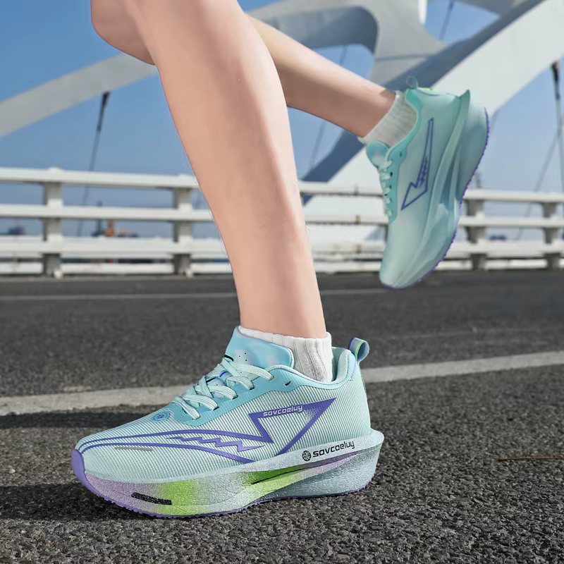 Chaussures de course avec plaque en carbone