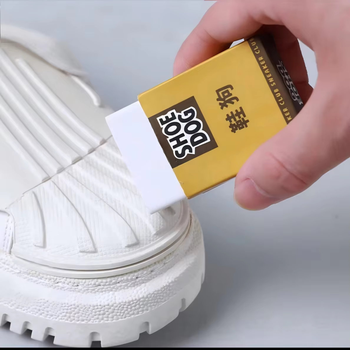 Gomme Nettoyante pour Chaussures - Revitalisez vos baskets avec cette brosse