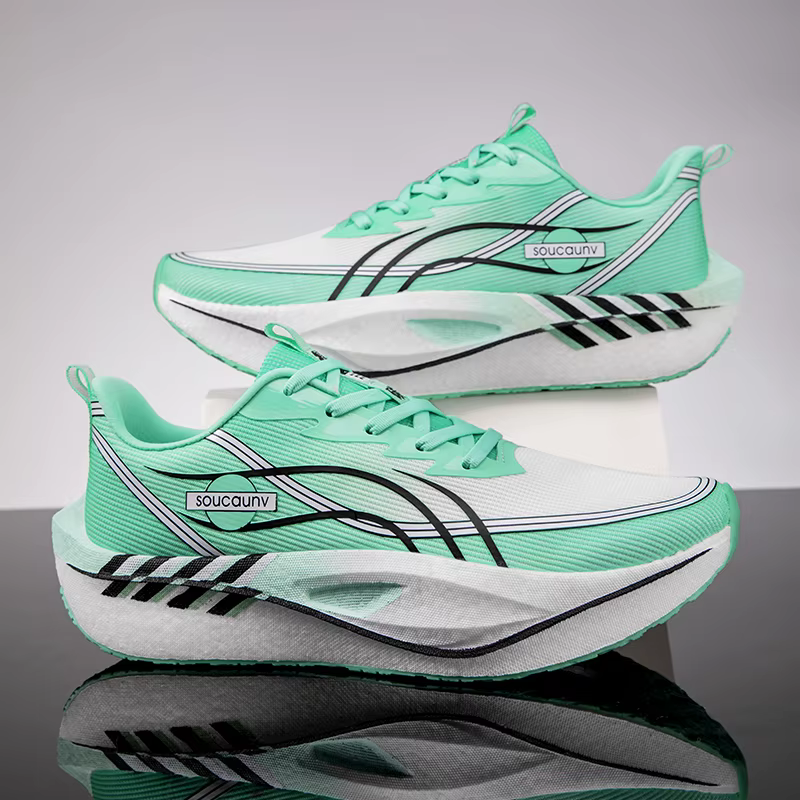Chaussures de course avec plaque en carbone