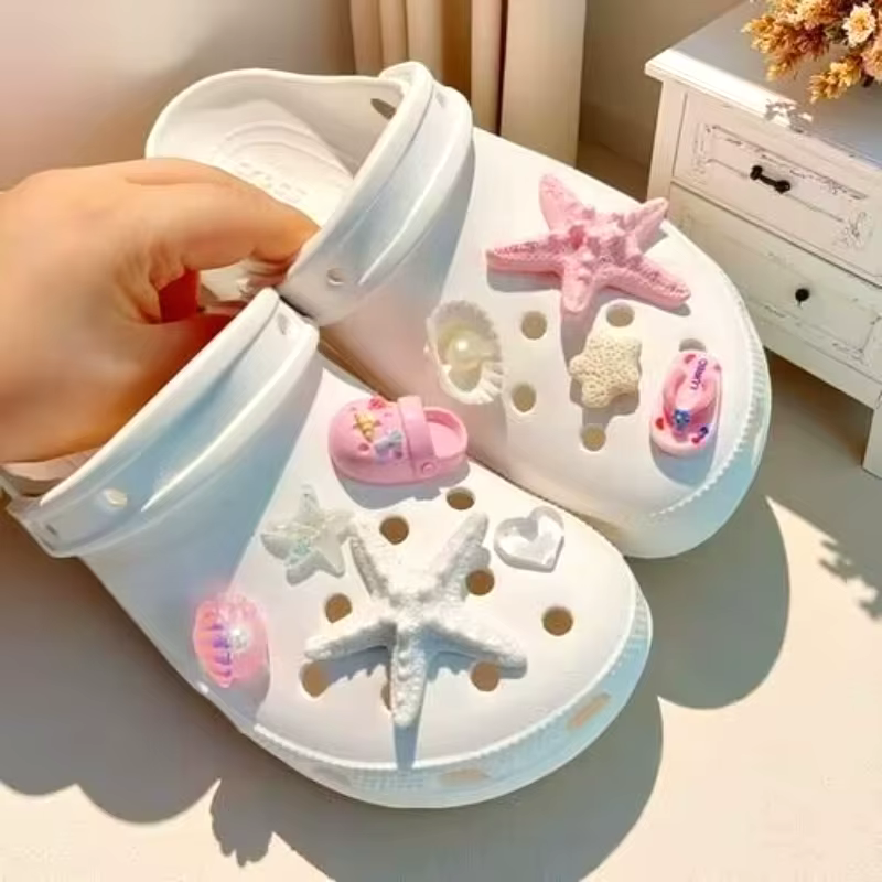 Breloques DIY pour chaussures en forme de coquillages avec pierres de lave océaniques et pinces étoiles de mer pour sandales et chaussons d'été – Cadeau décoratif pour femme