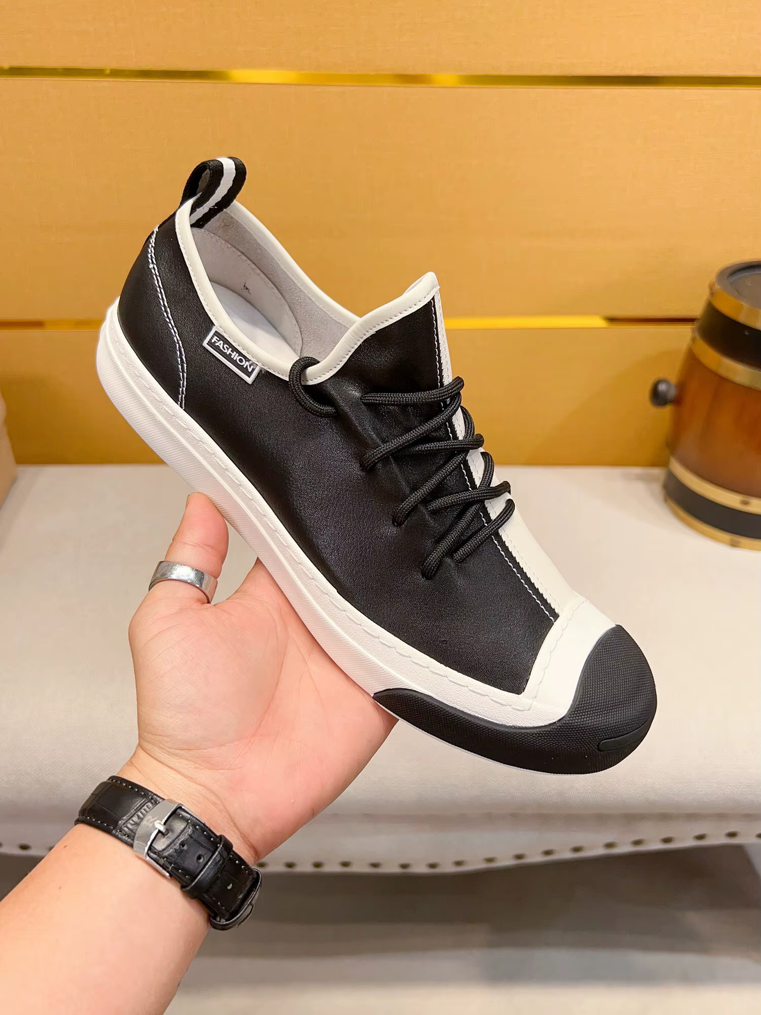 Mode européenne pour hommes en cuir véritable sport à lacets chaussures décontractées classiques baskets