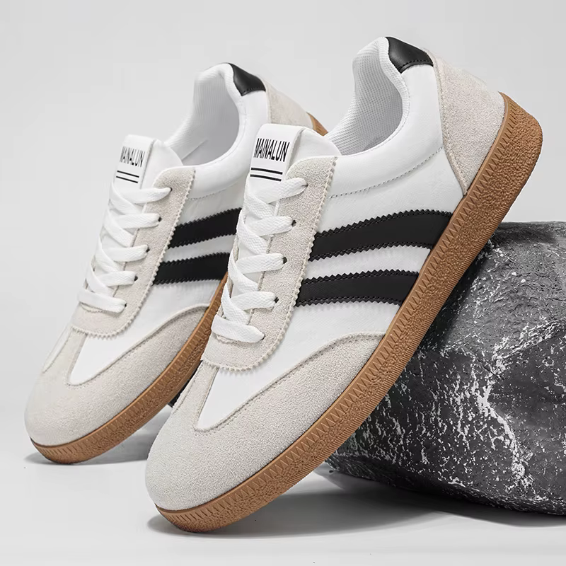 Une paire de chaussures de skateboard