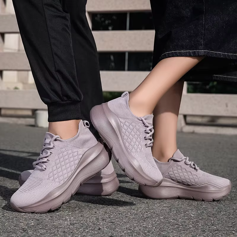 Chaussures de sport beiges à semelles incurvées épaisses pour hommes et femmes