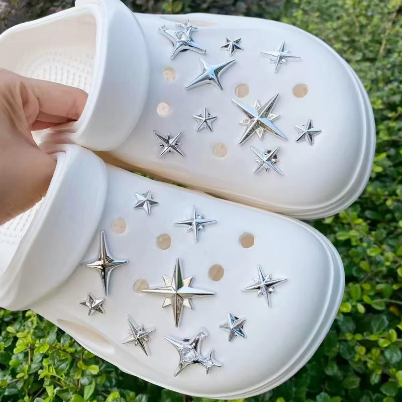 Kit DIY d'accessoires pour chaussures 18 étoiles argentées – Décorations multifonctionnelles et tendance pour un