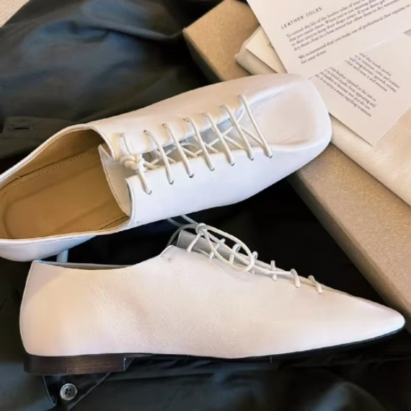 Chaussures plates en cuir souple à lacets croisés plissés style rétro français