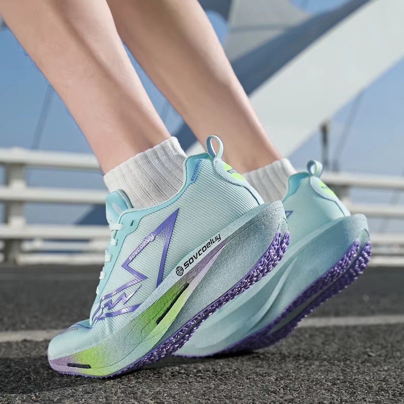 Nouvelles chaussures de course à pied avec plaque en carbone