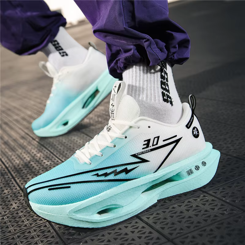 Chaussures de course à pied avec plaque en carbone