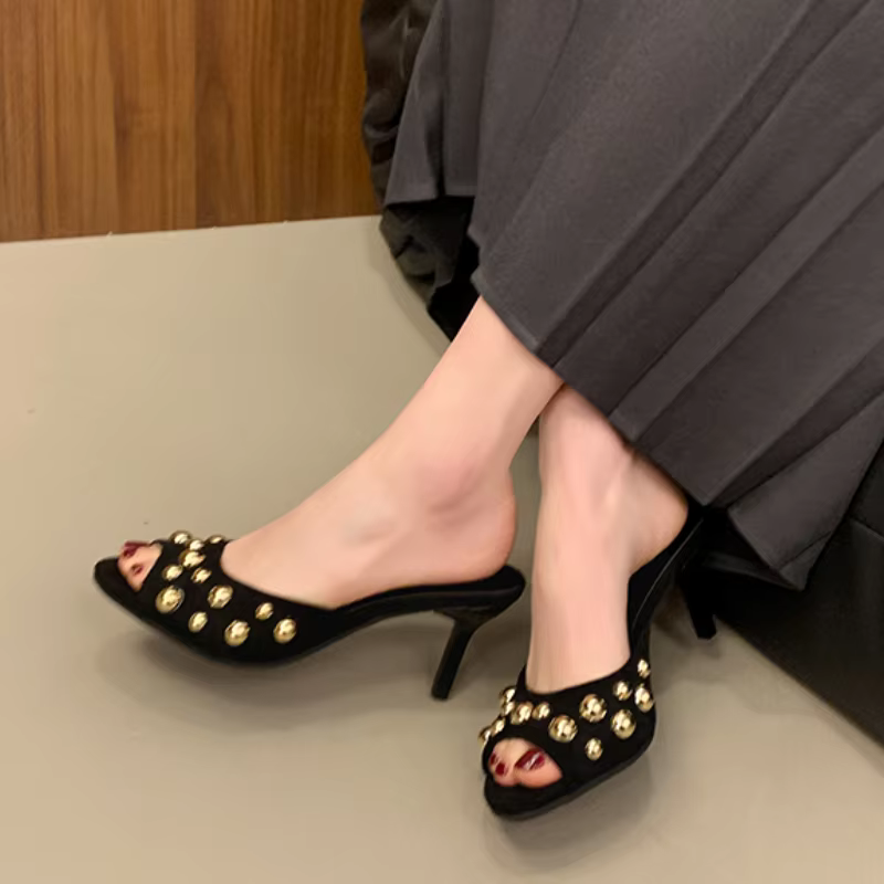 2025 clouté Peep Toe Stiletto sans lacet Rivets dorés décor classique Sexy femmes sandales d'été robe de soirée quotidien décontracté chaussure unique