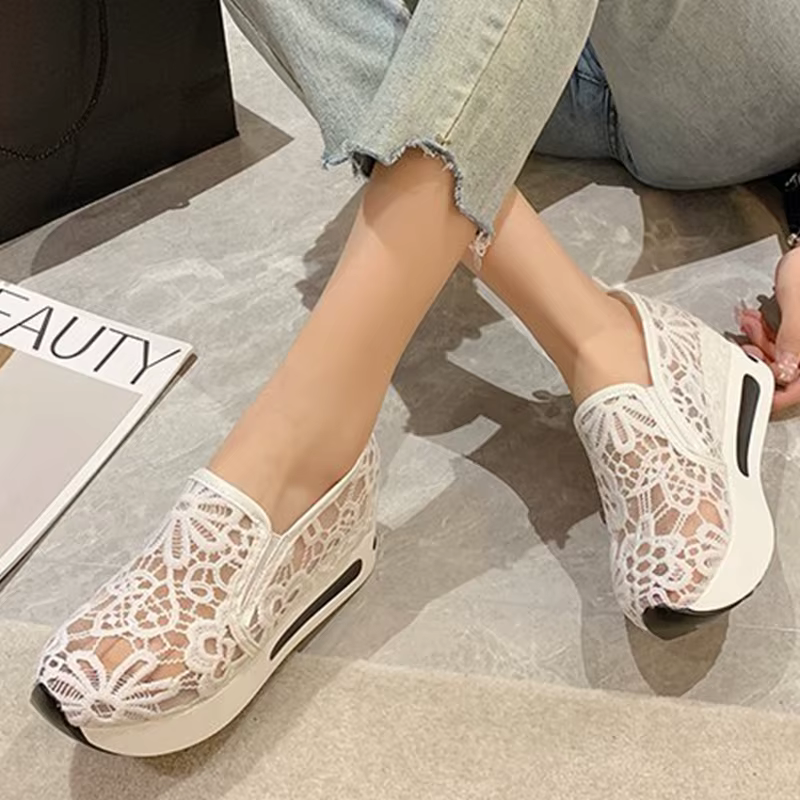 Baskets classiques noires brodées pour femmes