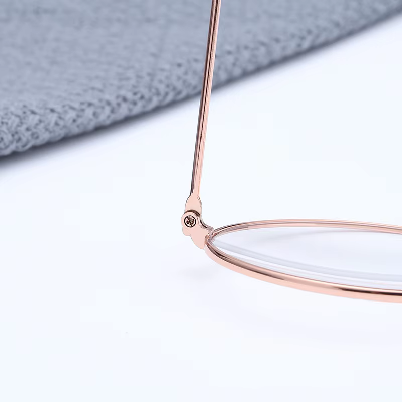 Lunettes rondes à la mode, accessoires Anime, lunettes rondes à lumière bleue, plates en métal pour hommes et femmes, lunettes d'art rétro, accessoire de vêtements, cadeau