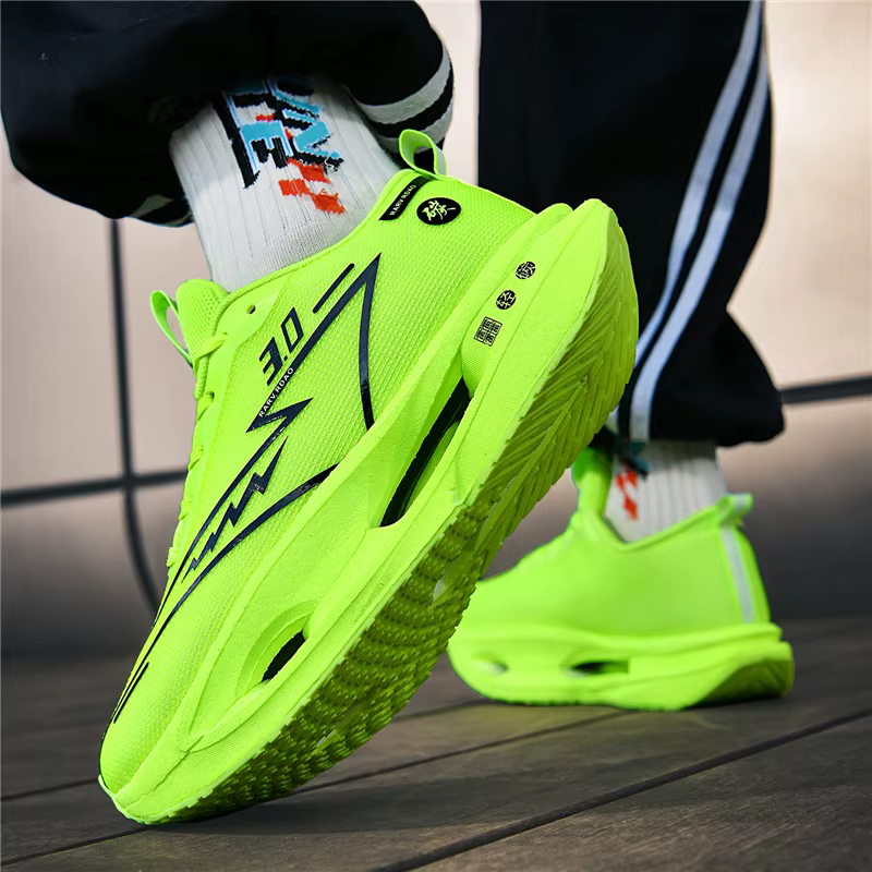Chaussures de course à pied avec plaque en carbone