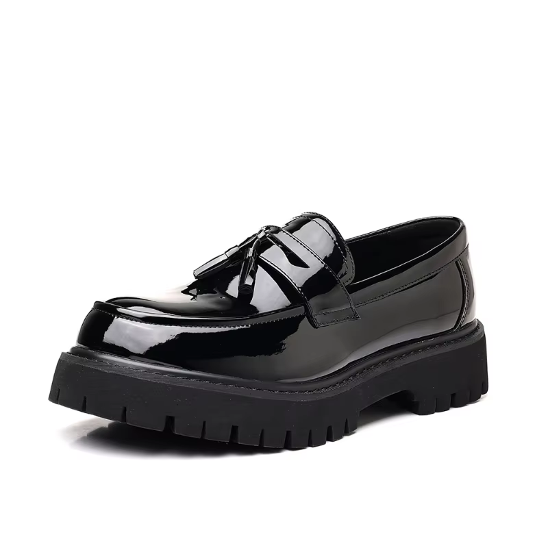 Mocassins plateforme bicolores noir et blanc pour hommes avec pompons