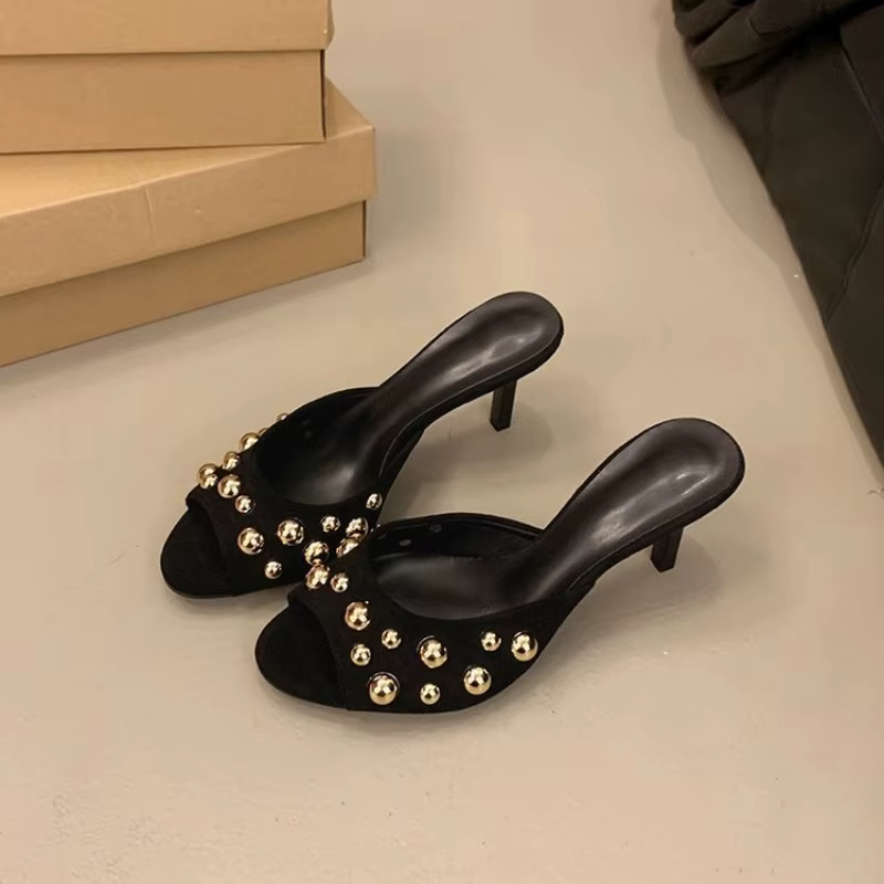 Mules cloutées à bout ouvert