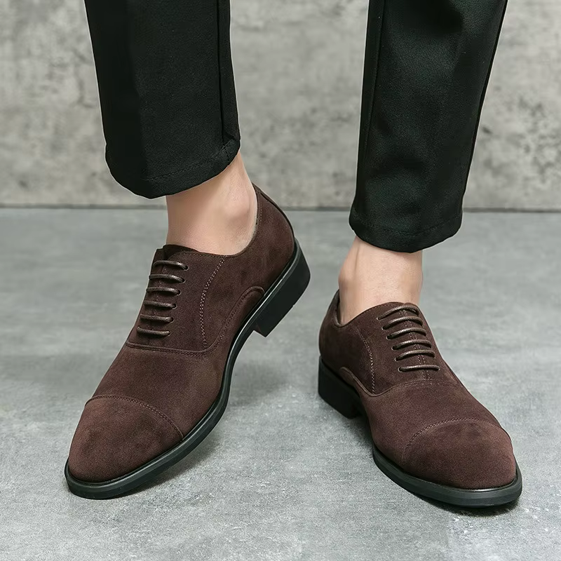 Nouvelles chaussures pour hommes de luxe en daim