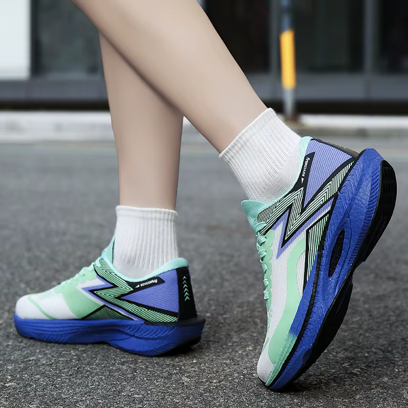 Chaussures de course avec plaque en carbone