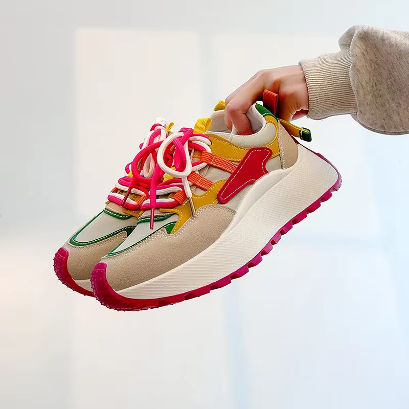 Chaussures de papa femmes 2025 été et automne hauteur augmentant décontracté respirant semelle épaisse couleur bloquée voyage chaussures polyvalentes