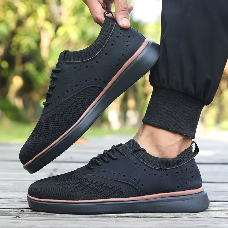 Les chaussures de course pour hommes sont légères classiques en maille