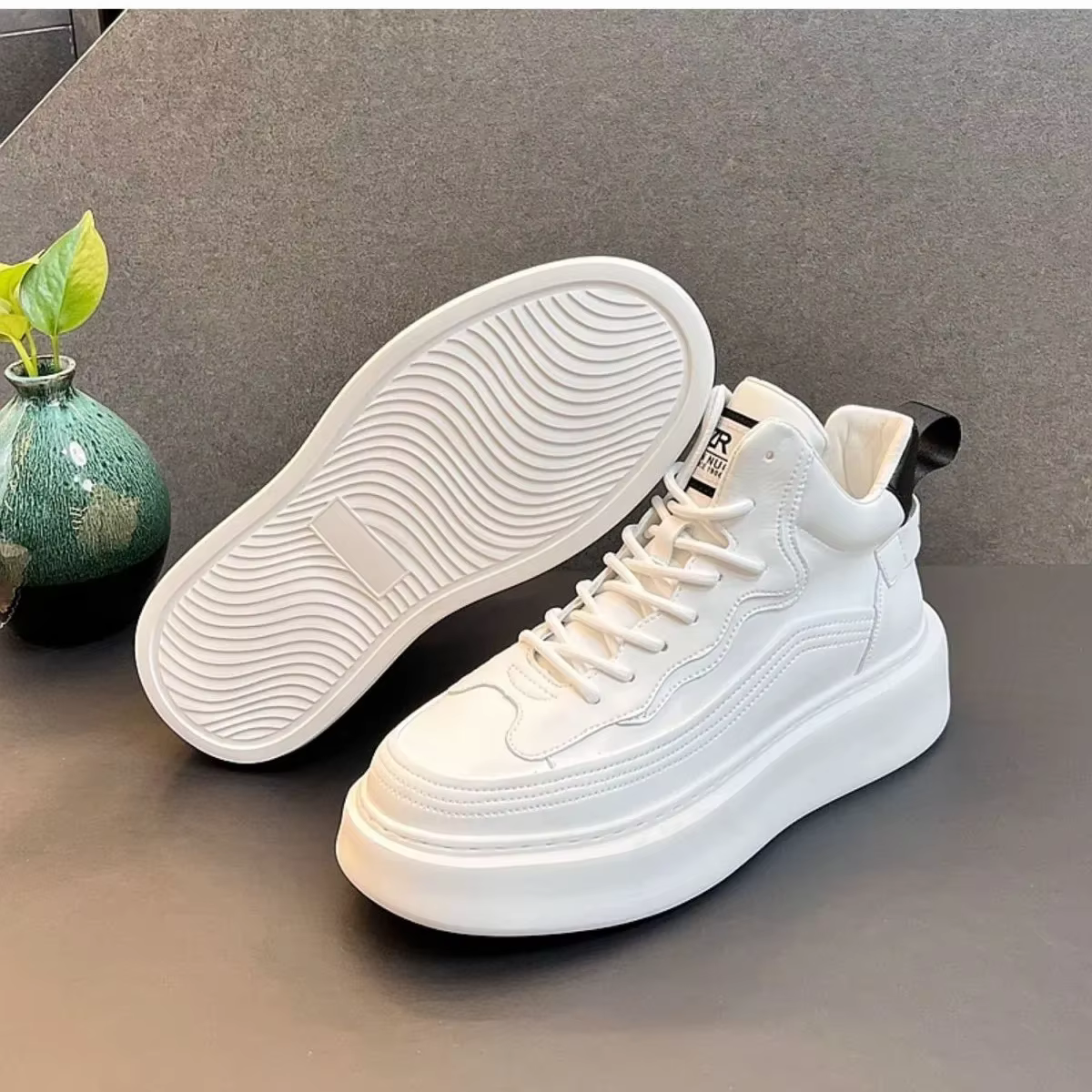 Nouvelles Chaussures en Cuir Souple Blanc Respirant Style Coréen Printemps-Automne 2024