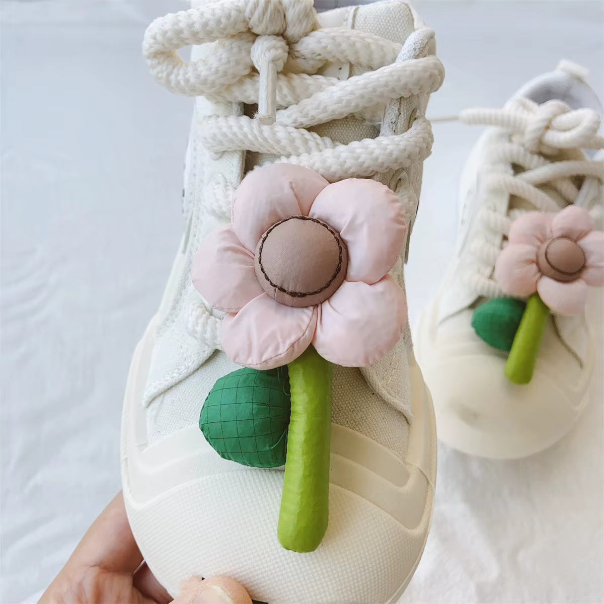 Breloques de chaussures de tournesol de gril de bande dessinée mignonne