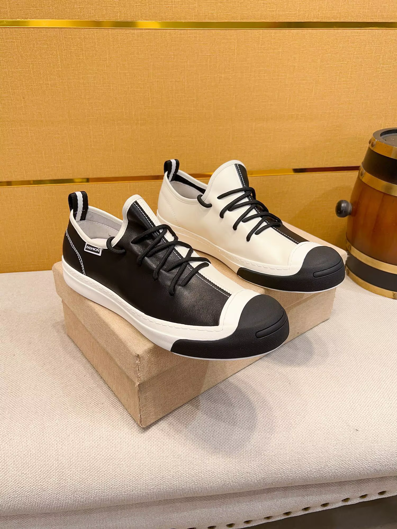 Mode européenne pour hommes en cuir véritable sport à lacets chaussures décontractées classiques baskets