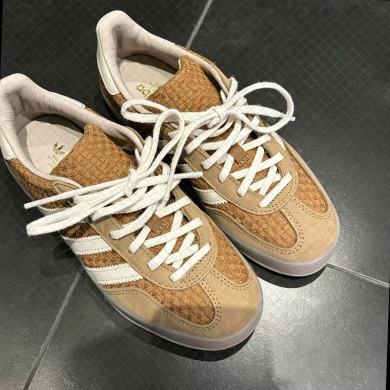 Adidas Originals Gazelle Indoor Cotton Weave Pack Classics Retro Hommes Femmes Chaussures de skate Unisexe Marron Beige désert JR8851