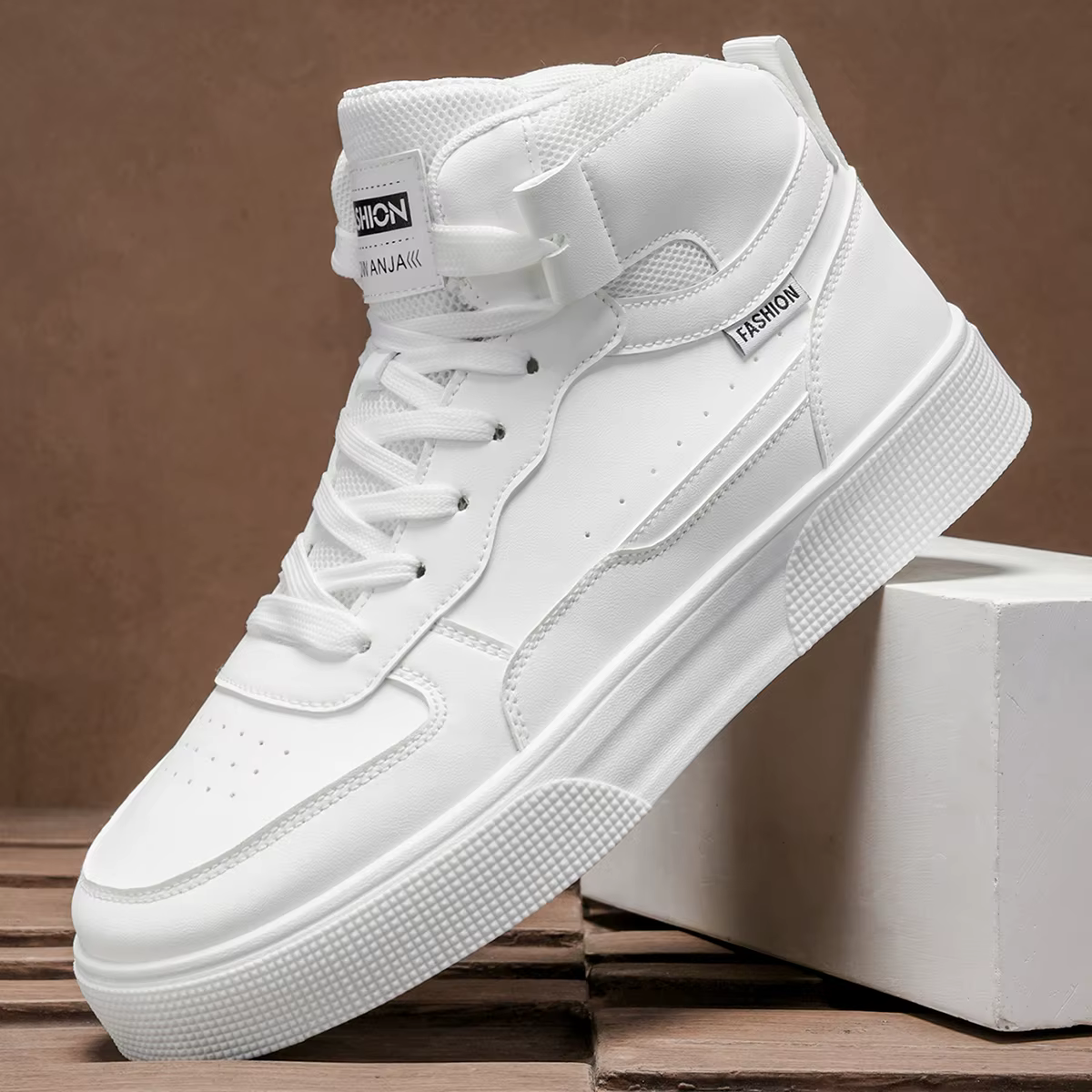 Baskets de basket-ball polyvalentes et montantes pour hommes