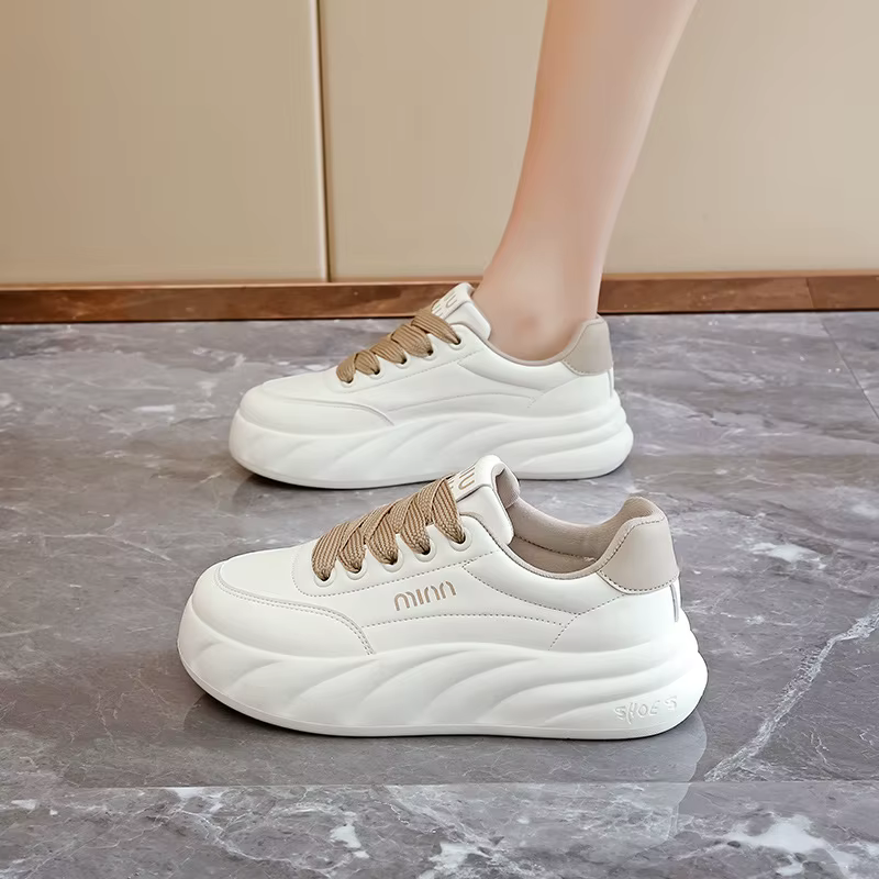 Chaussures blanches à semelle épaisse pour femmes