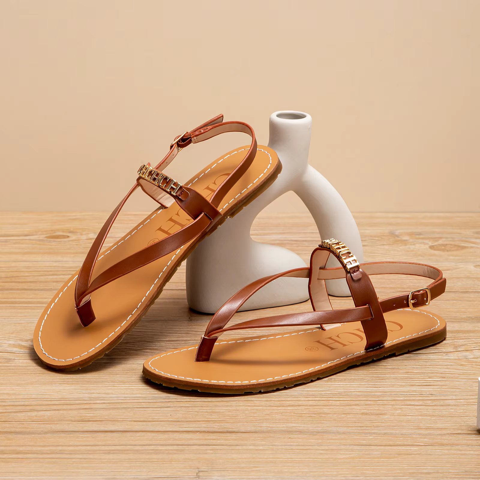 Sandales plates noires simples pour femmes